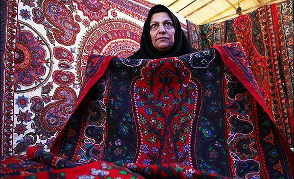 تمام هنرمندان صنایع دستی استان کرمان بیمه می شوند تمام هنرمندان صنایع دستی استان کرمان بیمه می شوند