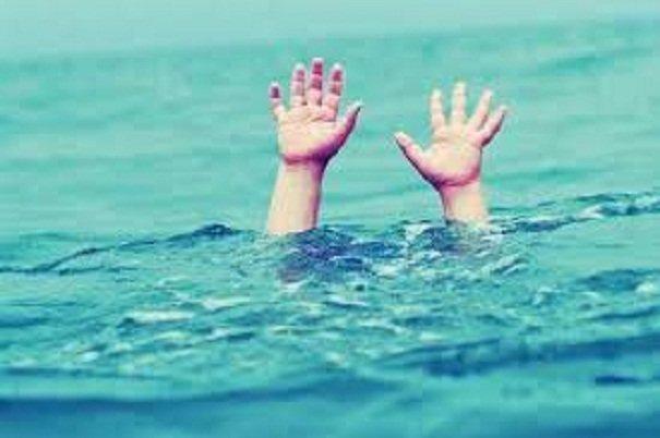 غرق شدن کودک 1 ساله در جوی آب غرق شدن کودک 1 ساله در جوی آب