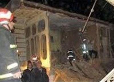 ریزش نیمی از یک منزل مسکونی به دلیل فرسودگی