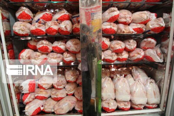 خبرنگاران فرماندار : مرغ به میزان کافی در بازار کرج موجود است