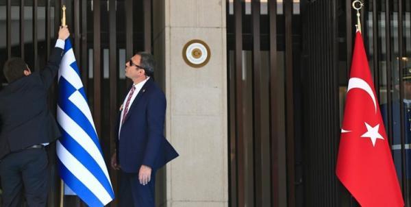 آکار: یونان در جهت نابود کردن روابط با ترکیه است